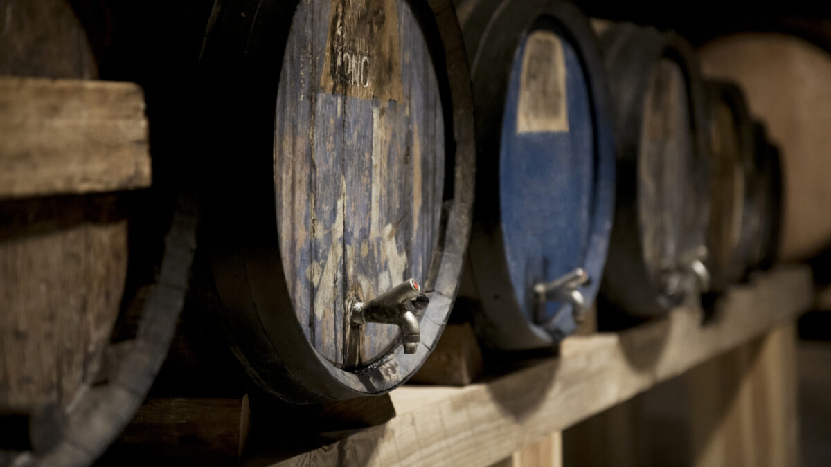 How Bourbon's Oak Barrel Journey Shapes Unrivaled Flavors